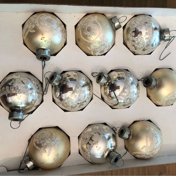 Holly Vintage Glass Christmas Ornaments Box of 10 Gold & Silver - Picture 2 of 4